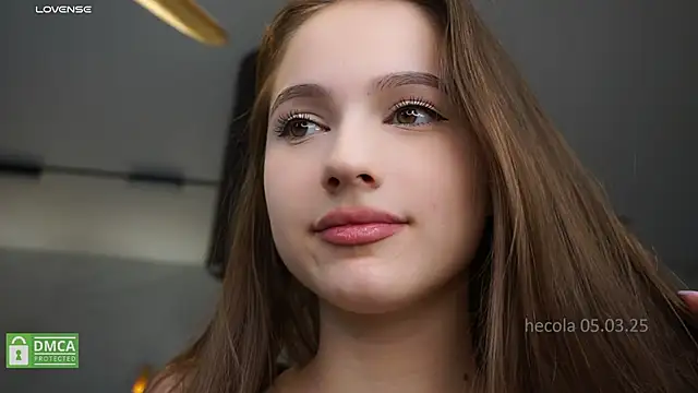 Snapshot of hecola chatting on 03.05.25 hecola online show from 03.05.25