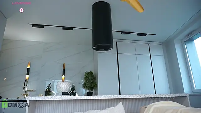 Snapshot of hecola chatting on 09.21.25 hecola online show from 09.21.25