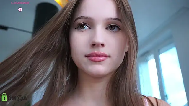 Snapshot of hecola chatting on 09.27.25 hecola online show from 09.27.25