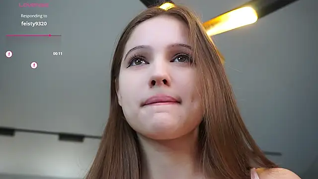 Snapshot of hecola chatting on 10.23.25 hecola online show from 10.23.25