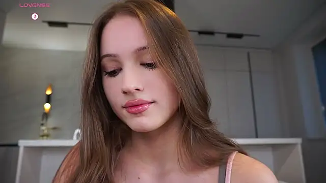 Snapshot of hecola chatting on 11.21.25 hecola online show from 11.21.25