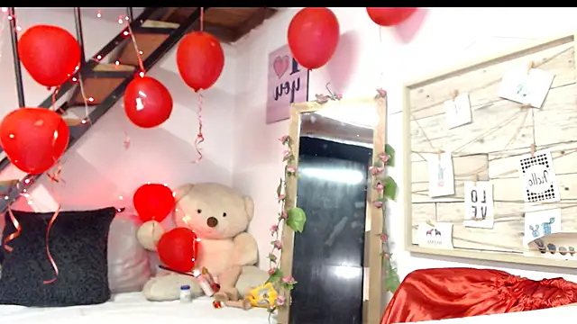 Snapshot of luna_sky83 chatting on 09.28.25 luna sky83 online show from 09.28.25