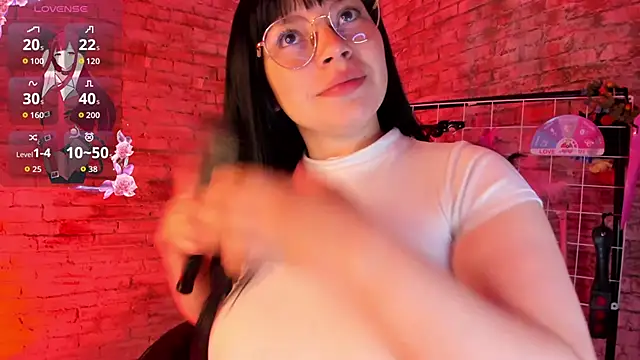 Snapshot of Cherry_xoxx chatting on 10.04.25 Cherry xoxx online show from 10.04.25