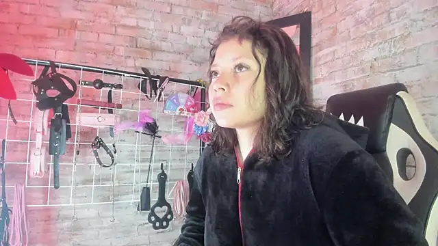 Snapshot of Cherry_xoxx chatting on 11.02.25 Cherry xoxx online show from 11.02.25