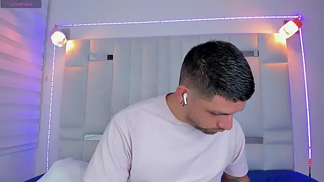 Snapshot of Jacoob19_ chatting on 01.28.25 Jacoob19 online show from 01.28.25