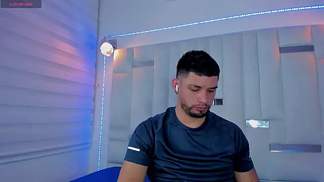 Snapshot of Jacoob19_ chatting on 02.12.25 Jacoob19 online show from 02.12.25