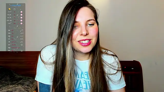 Snapshot of Annie_aww chatting on 01.04.25 Annie aww online show from 01.04.25