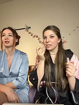 Snapshot of Annie_aww chatting on 03.22.25 Annie aww online show from 03.22.25