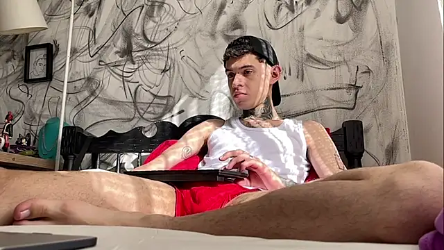 Snapshot of Saturno_v chatting on 01.05.25 Saturno v online show from 01.05.25