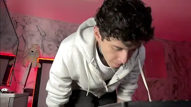 Snapshot of Saturno_v chatting on 02.14.25 Saturno v online show from 02.14.25