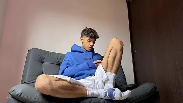 Snapshot of Saturno_v chatting on 03.04.25 Saturno v online show from 03.04.25