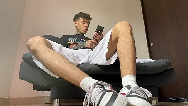 Snapshot of Saturno_v chatting on 03.10.25 Saturno v online show from 03.10.25