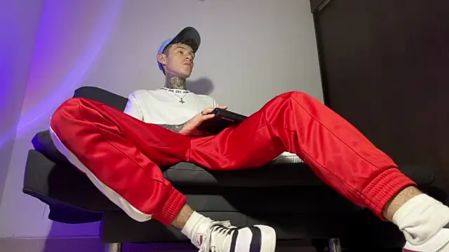 Snapshot of Saturno_v chatting on 03.12.25 Saturno v online show from 03.12.25