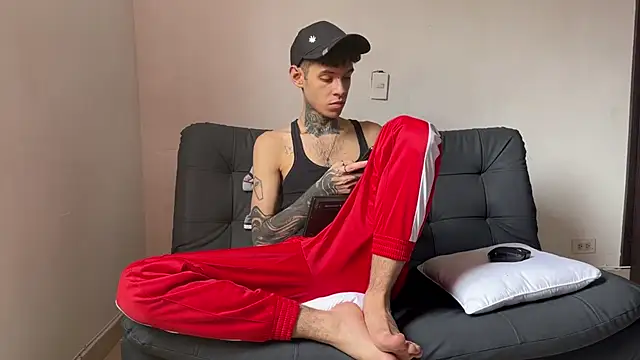 Snapshot of Saturno_v chatting on 03.13.25 Saturno v online show from 03.13.25