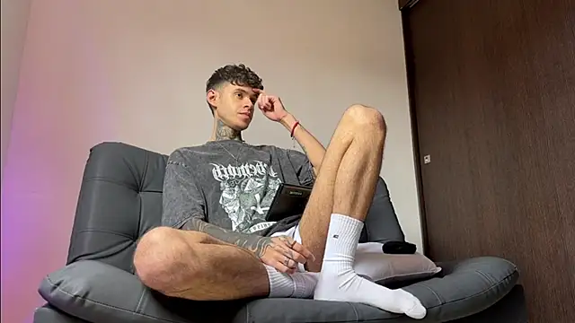 Snapshot of Saturno_v chatting on 03.17.25 Saturno v online show from 03.17.25