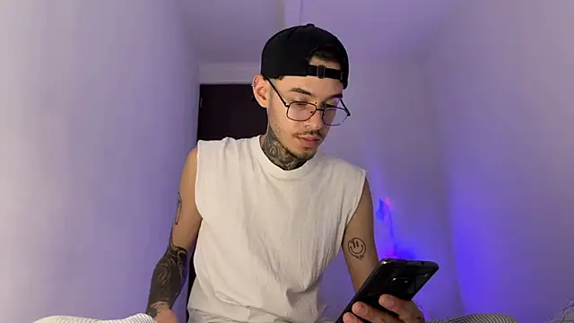 Snapshot of Saturno_v chatting on 09.11.25 Saturno v online show from 09.11.25