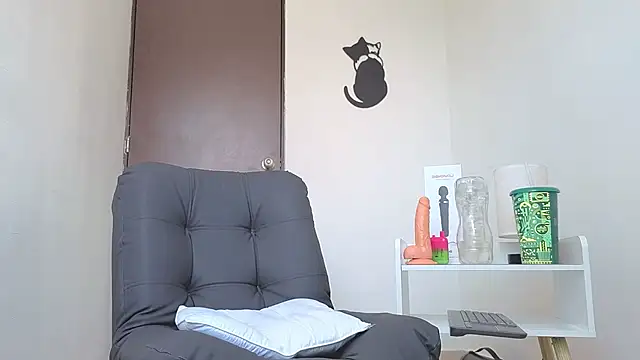 Snapshot of Saturno_v chatting on 10.24.25 Saturno v online show from 10.24.25