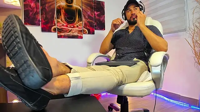 Snapshot of alessandro_wye chatting on 02.28.25 alessandro wye online show from 02.28.25