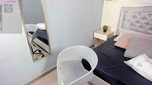 Snapshot of escarleth__ chatting on 02.14.26 escarleth online show from 02.14.26