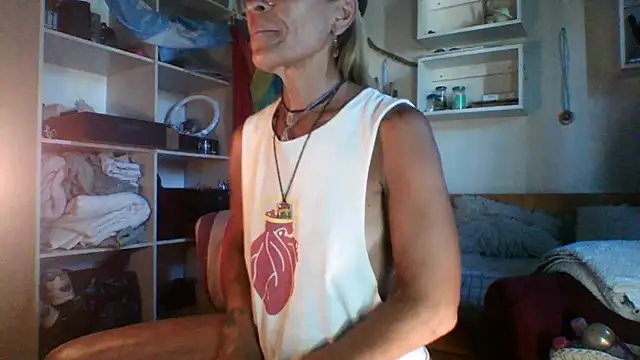 Snapshot of sabinytahot chatting on 12.17.24 sabinytahot online show from 12.17.24