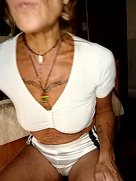 Snapshot of sabinytahot chatting on 02.19.25 sabinytahot online show from 02.19.25