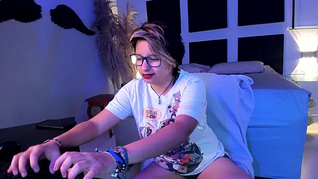 NovaGlitz online show from 12.04.24