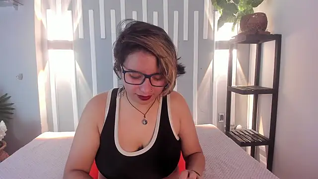 NovaGlitz online show from 02.05.25