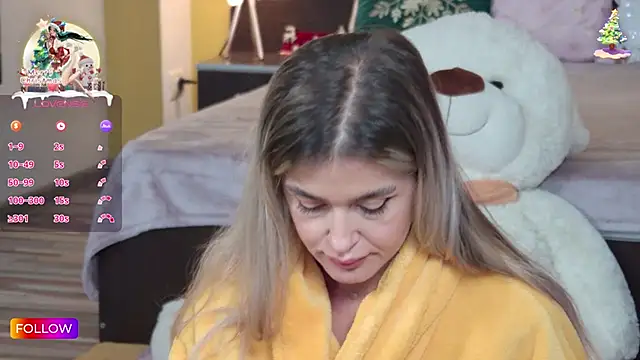 Snapshot of Sarah-Hart chatting on 12.21.24 Sarah-Hart online show from 12.21.24