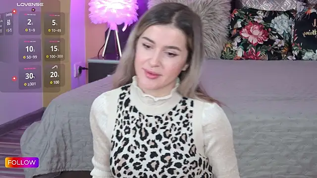 Snapshot of Sarah-Hart chatting on 02.06.25 Sarah-Hart online show from 02.06.25