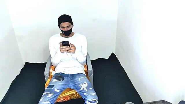 Snapshot of Habibi_big_b chatting on 11.20.25 Habibi big b online show from 11.20.25