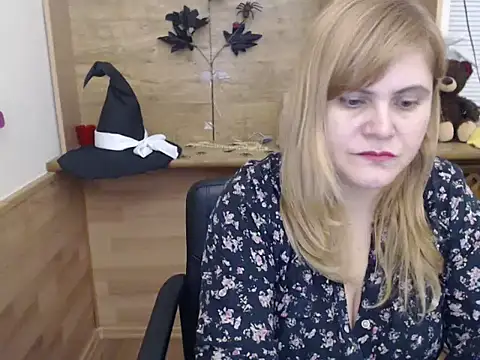 DaniellaKiss online show from 11.26.25