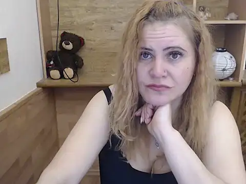 DaniellaKiss online show from 04.14.26