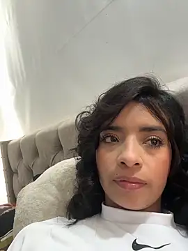 Laura fernandezII online show from 04.06.26