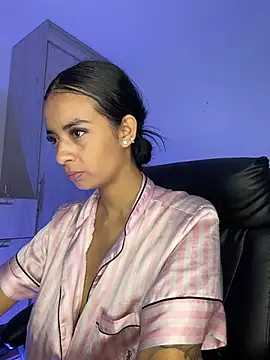 Laura fernandezII online show from 04.17.26