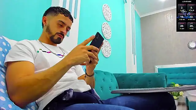 Snapshot of MAXIMUS_MASTE3 chatting on 01.14.25 MAXIMUS MASTE3 online show from 01.14.25