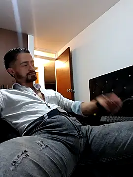 Snapshot of MAXIMUS_MASTE3 chatting on 02.13.25 MAXIMUS MASTE3 online show from 02.13.25