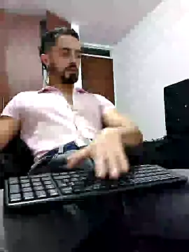 Snapshot of MAXIMUS_MASTE3 chatting on 02.14.25 MAXIMUS MASTE3 online show from 02.14.25