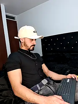 Snapshot of MAXIMUS_MASTE3 chatting on 02.20.25 MAXIMUS MASTE3 online show from 02.20.25