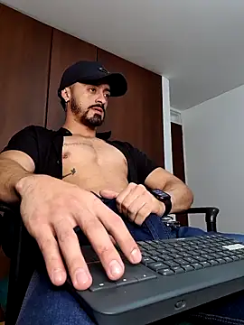 Snapshot of MAXIMUS_MASTE3 chatting on 03.07.25 MAXIMUS MASTE3 online show from 03.07.25