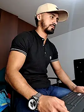 Snapshot of MAXIMUS_MASTE3 chatting on 03.23.25 MAXIMUS MASTE3 online show from 03.23.25