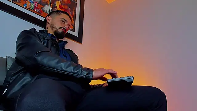 Snapshot of MAXIMUS_MASTE3 chatting on 09.10.25 MAXIMUS MASTE3 online show from 09.10.25