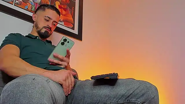 Snapshot of MAXIMUS_MASTE3 chatting on 09.19.25 MAXIMUS MASTE3 online show from 09.19.25