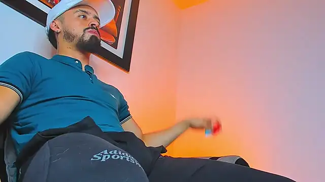 Snapshot of MAXIMUS_MASTE3 chatting on 10.08.25 MAXIMUS MASTE3 online show from 10.08.25