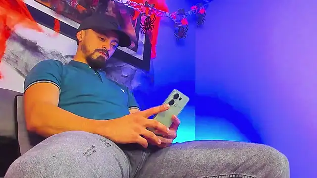 Snapshot of MAXIMUS_MASTE3 chatting on 10.09.25 MAXIMUS MASTE3 online show from 10.09.25