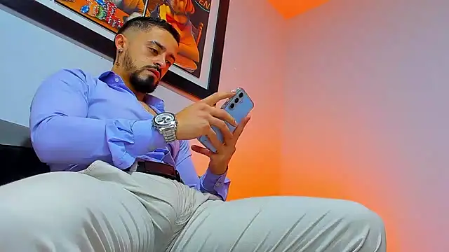 Snapshot of MAXIMUS_MASTE3 chatting on 11.02.25 MAXIMUS MASTE3 online show from 11.02.25