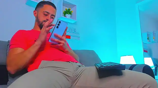 Snapshot of MAXIMUS_MASTE3 chatting on 02.25.26 MAXIMUS MASTE3 online show from 02.25.26