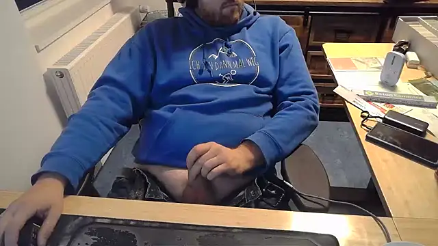 Snapshot of Currycake chatting on 10.07.25 Currycake online show from 10.07.25