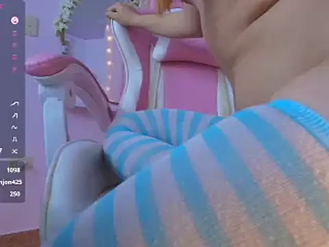 Snapshot of ely_cherry18 chatting on 01.15.25 ely cherry18 online show from 01.15.25