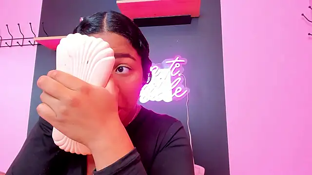 Sofi Fox  online show from 03.20.25