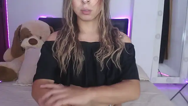 Snapshot of Sofieevans_ chatting on 02.18.25 Sofieevans online show from 02.18.25